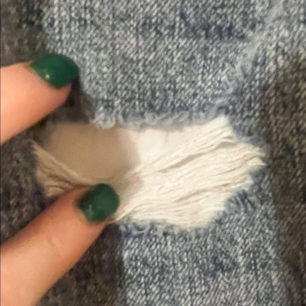 NWOT Junior’s Cropped Straight Leg Distressed Light Wash Jeans Size 5/26 - Picture 10 of 11